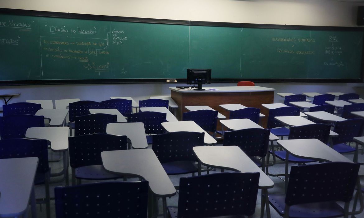 Estado do Rio autoriza 59 cidades a retomarem aulas híbridas
