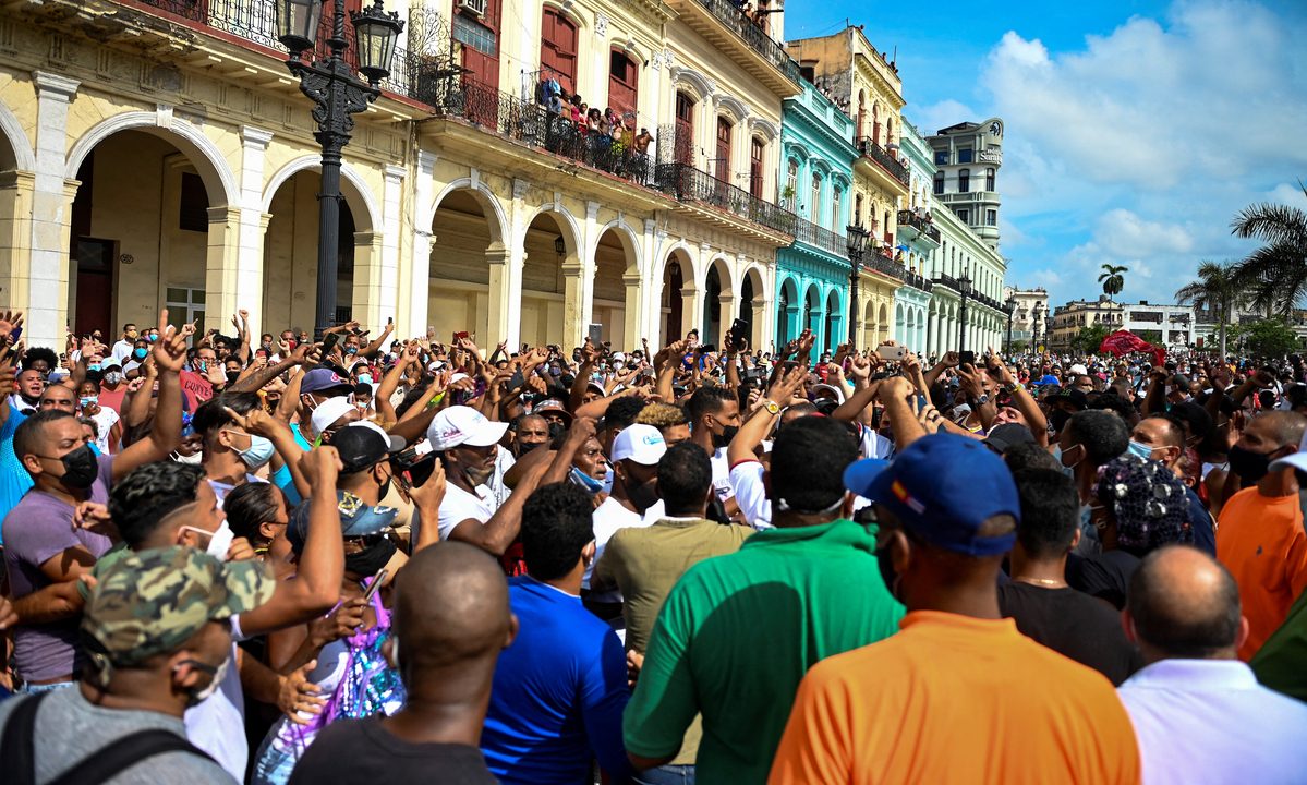 Cuba tem manifestações por 'liberdade' em diferentes localidades. Foto: Yamil Lage/AFP