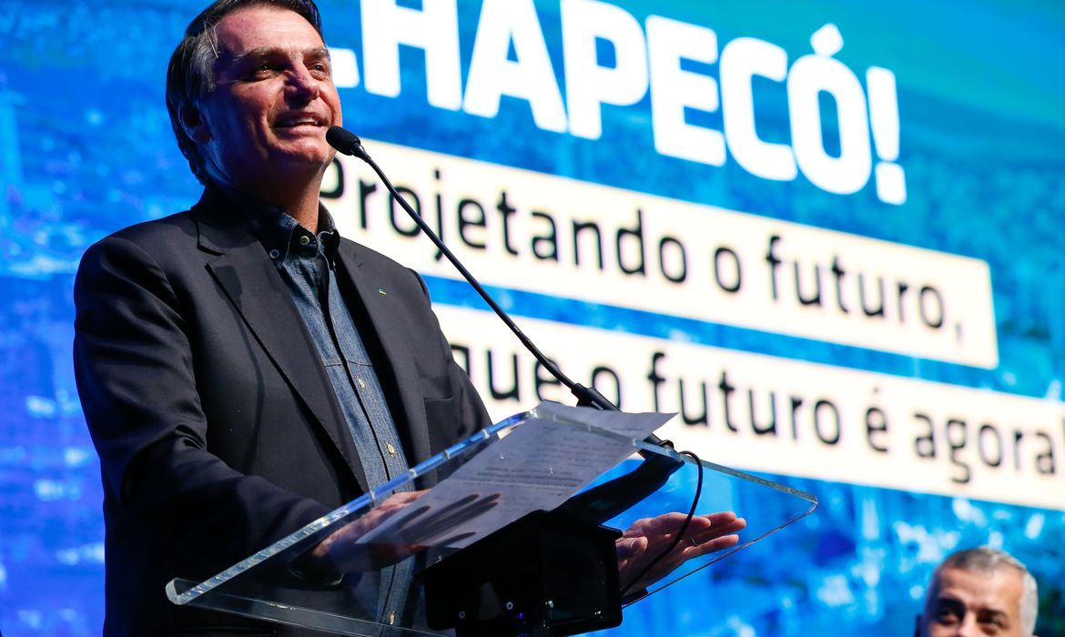Bolsonaro visita estádio da Chapecoense e fala com empresários em SC