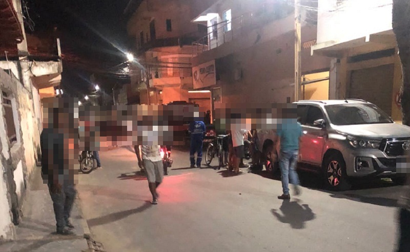 Adolescente de 15 anos é baleado no Centro de Teixeira e socorrido em estado grave ao HMTF
