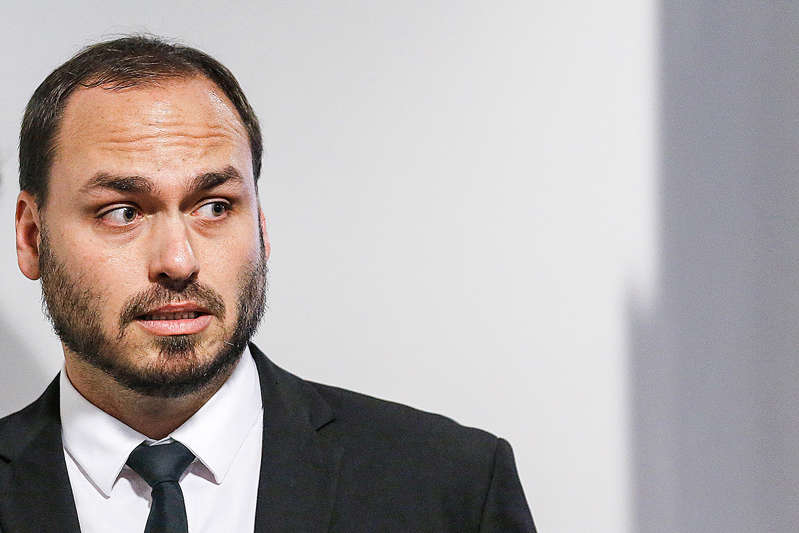 Justiça autoriza quebra de sigilos fiscal e bancário de Carlos Bolsonaro