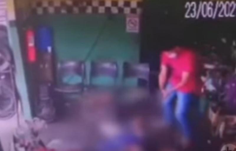 Homem é executado a tiros dentro de oficina