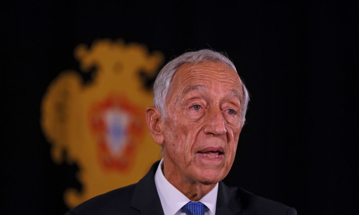 Presidente de Portugal dissolve Parlamento e antecipa eleições