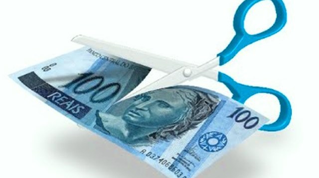 Rachadinha de vereadores: Embolsar parte dos salários pagos aos funcionários pode levar parlamentares à prisão