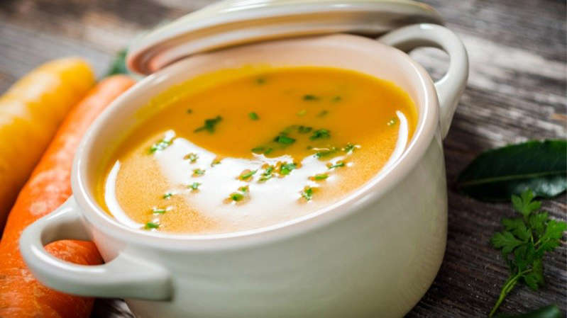 Sopa de cenoura com gengibre para enfrentar o frio