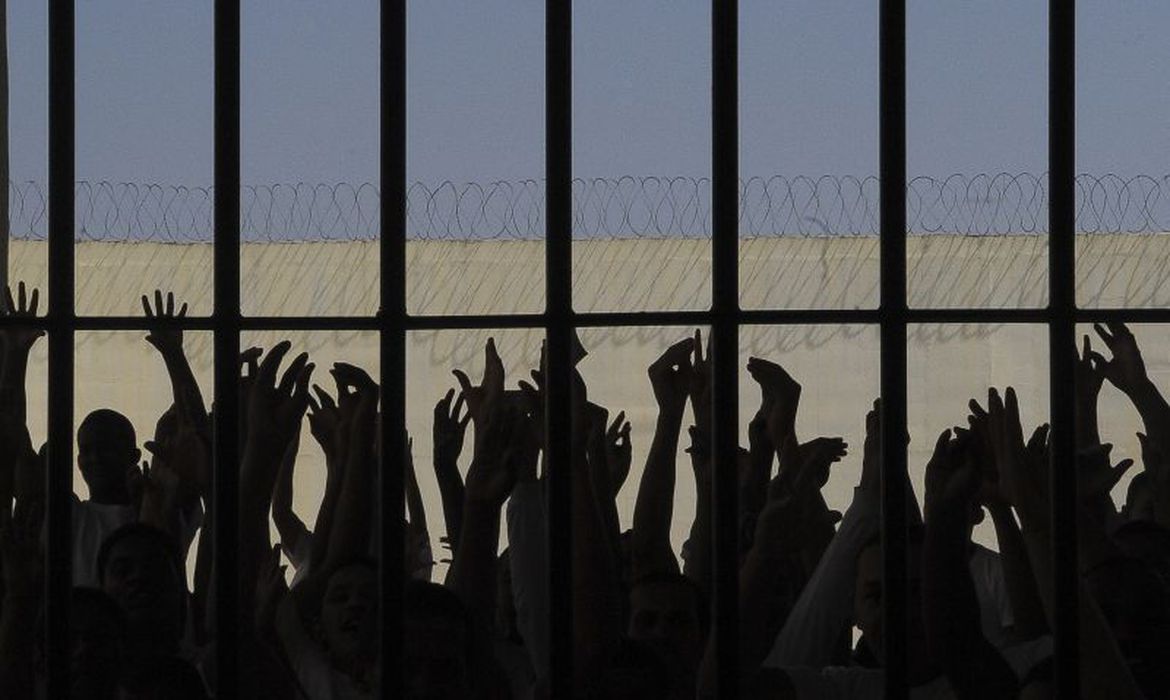 Pandemia: levantamento mostra permanência indevida de presos na cadeia