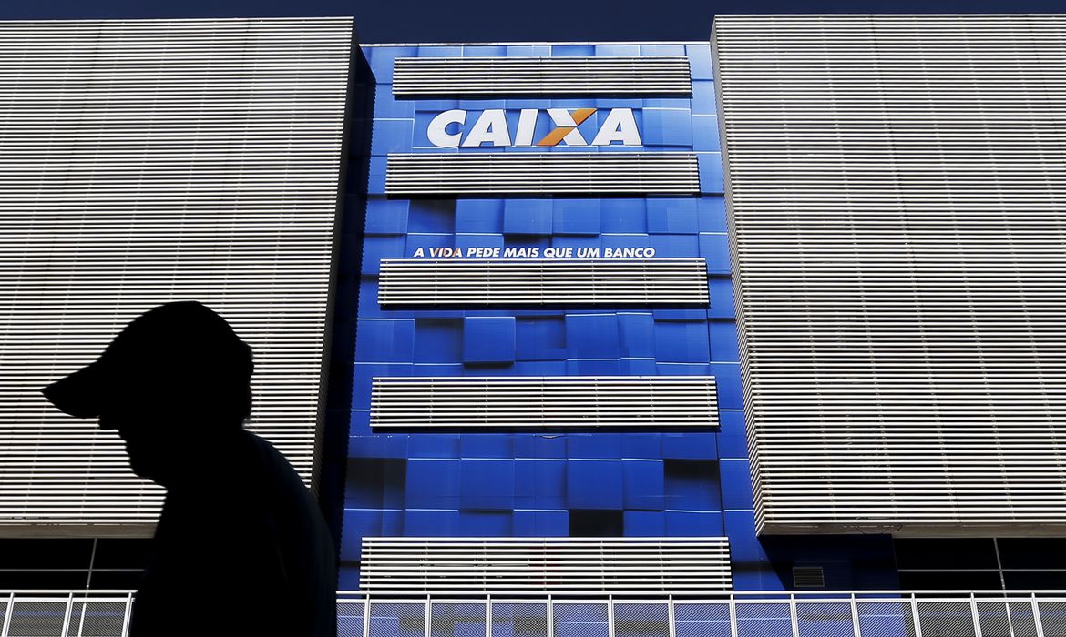 Caixa paga&nbsp;auxílio emergencial a nascidos em junho