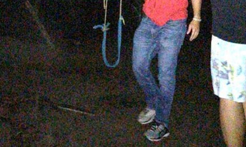 Criança de 10 anos morre enforcada ao brincar em balanço