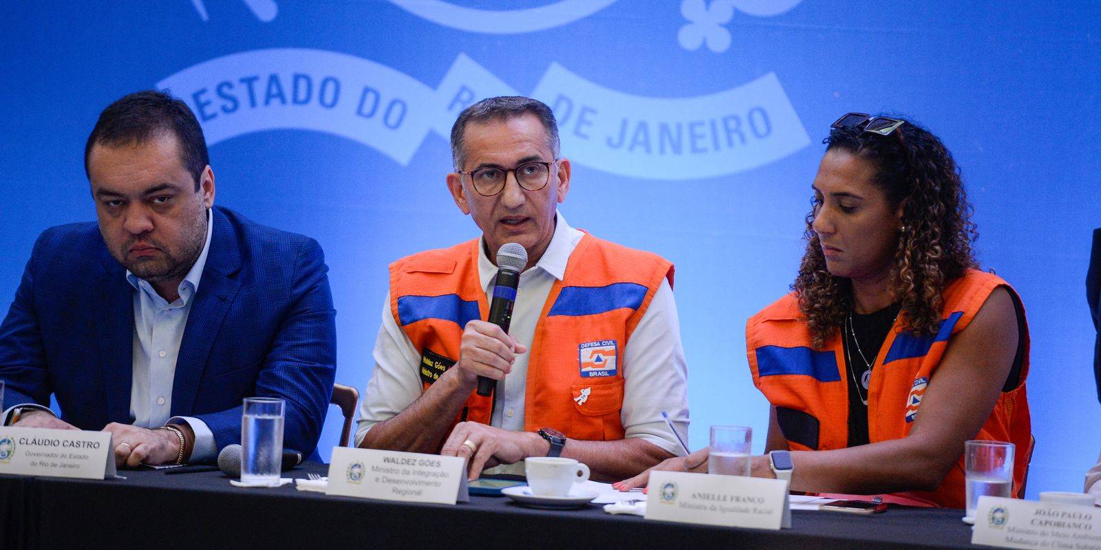 comitiva-do-governo-federal-visita-area-atingida-por-chuva-no-rio