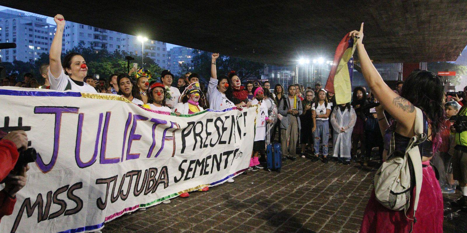 cicloativistas-fazem-ato-em-sp-em-homenagem-a-artista-venezuelana