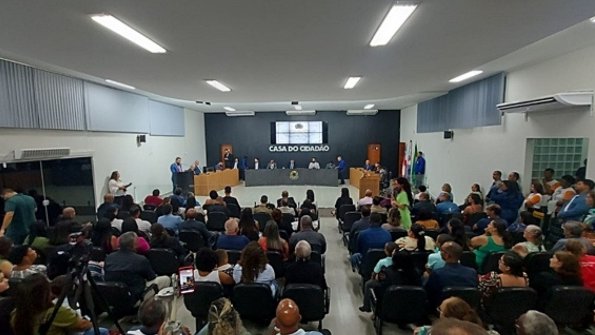 Câmara de Mucuri homenageia cidadãos em primeira reunião solene de 2024