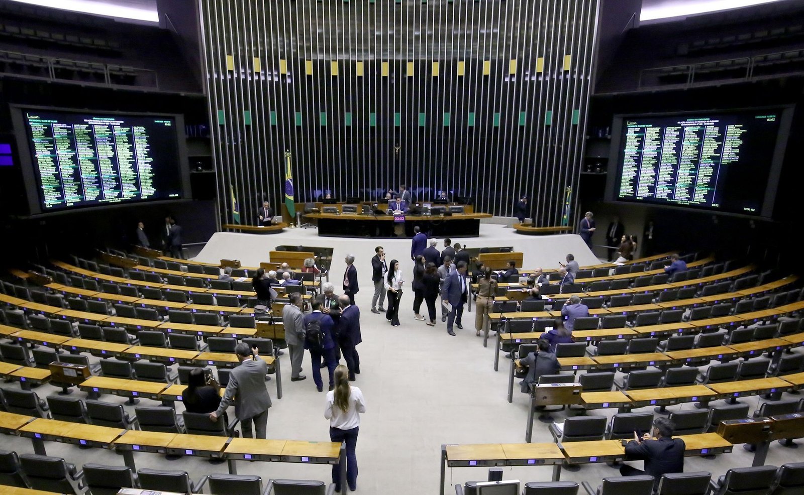 Com presidentes fora, anistia fica travada e Congresso tem pauta consensual