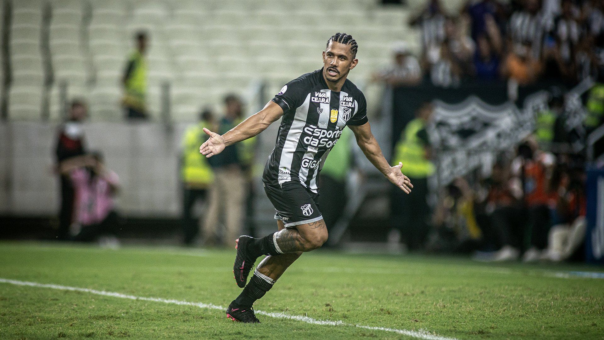 Ceará vence Fortaleza e abre vantagem na final do Cearense