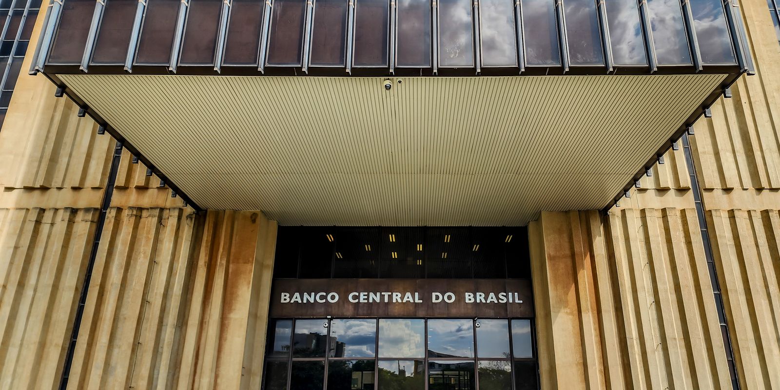 Contas externas têm saldo negativo de US$ 2,2 bilhões em março