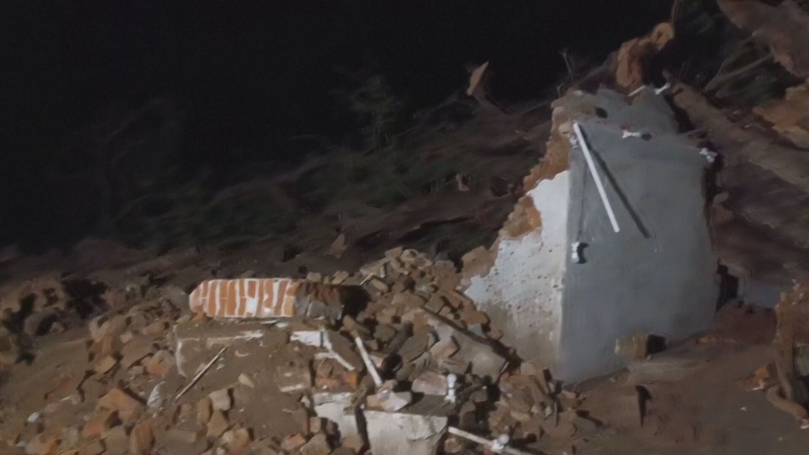 Tempestade fora de época deixam mais de 100 mortos na Índia e no Nepal