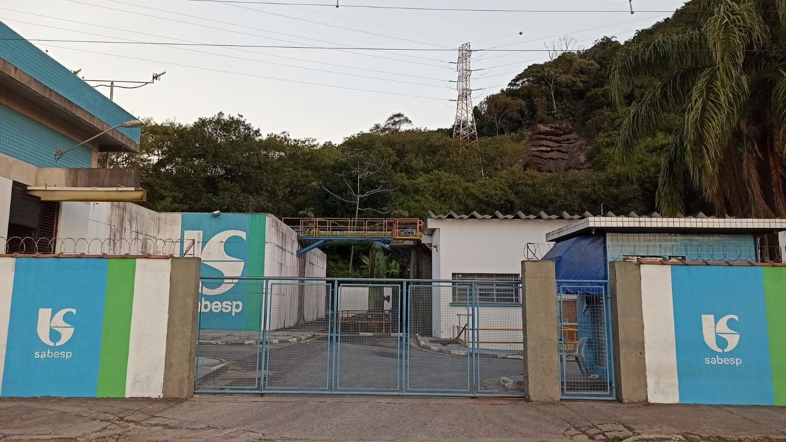 Cerca de 150 mil moradores estão sem água há 5 dias em Guarujá (SP)