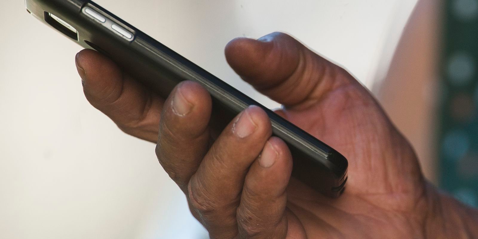 Anatel: nove em cada dez brasileiros têm acesso à telefone celular