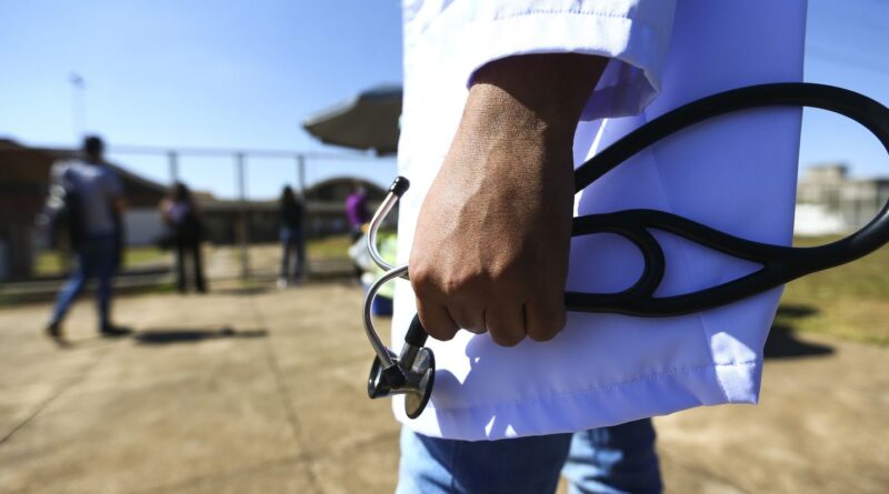 Congresso aprova exame obrigatório para exercício da medicina Congresso aprova exame obrigatório para exercício da medicina