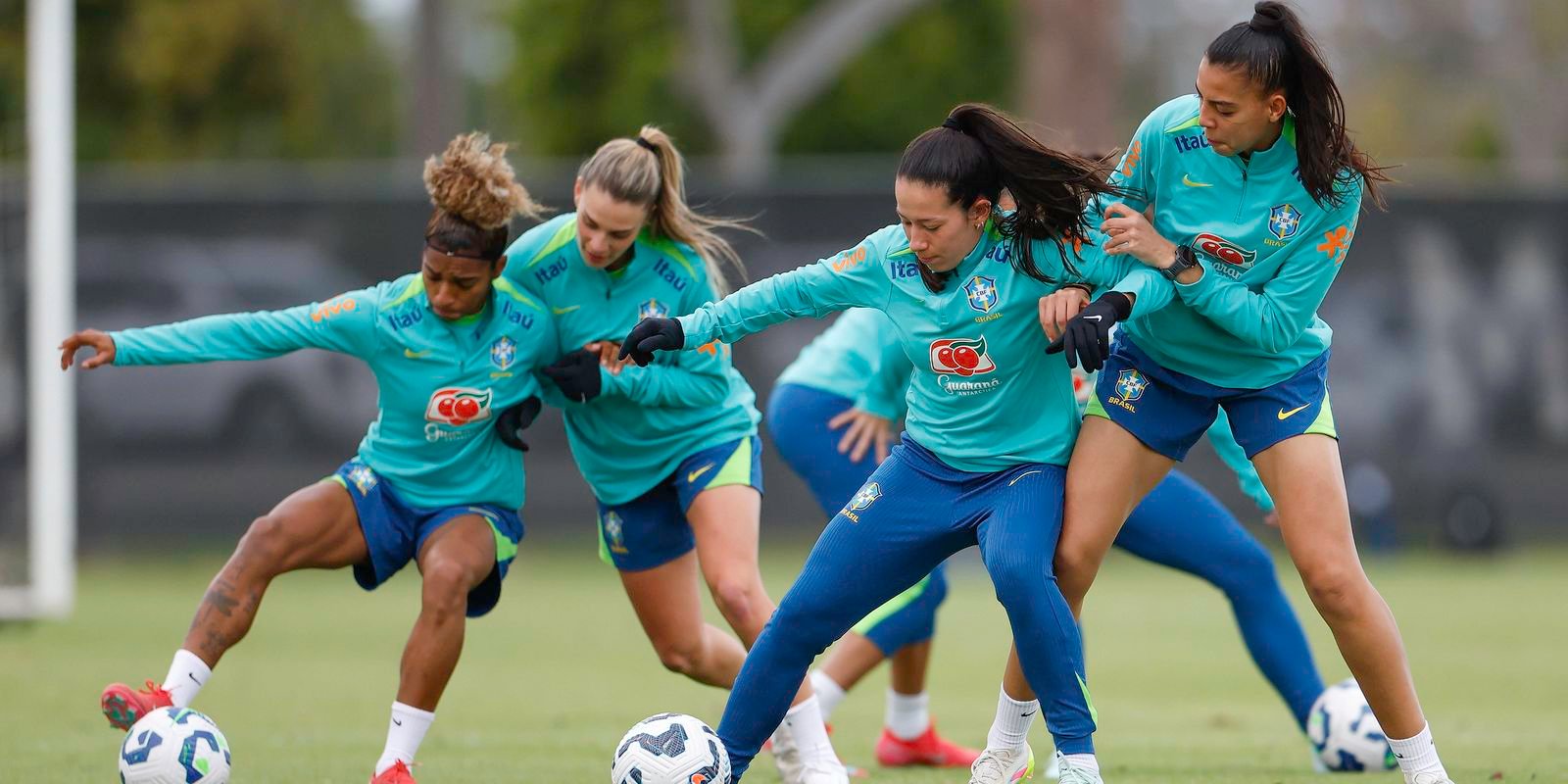 Seleção feminina treina nos EUA para reencontro com donas da casa