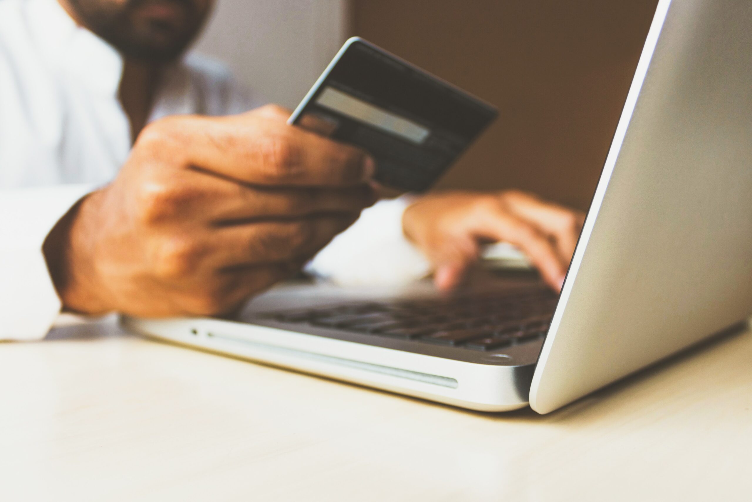 Mercado Pago zera spread cambial para compras no crédito no exterior