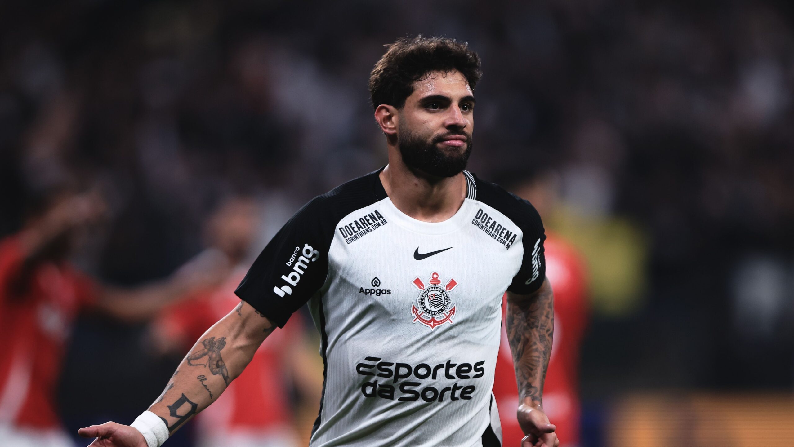 Corinthians: Yuri Alberto deixa campo carregado e preocupa
