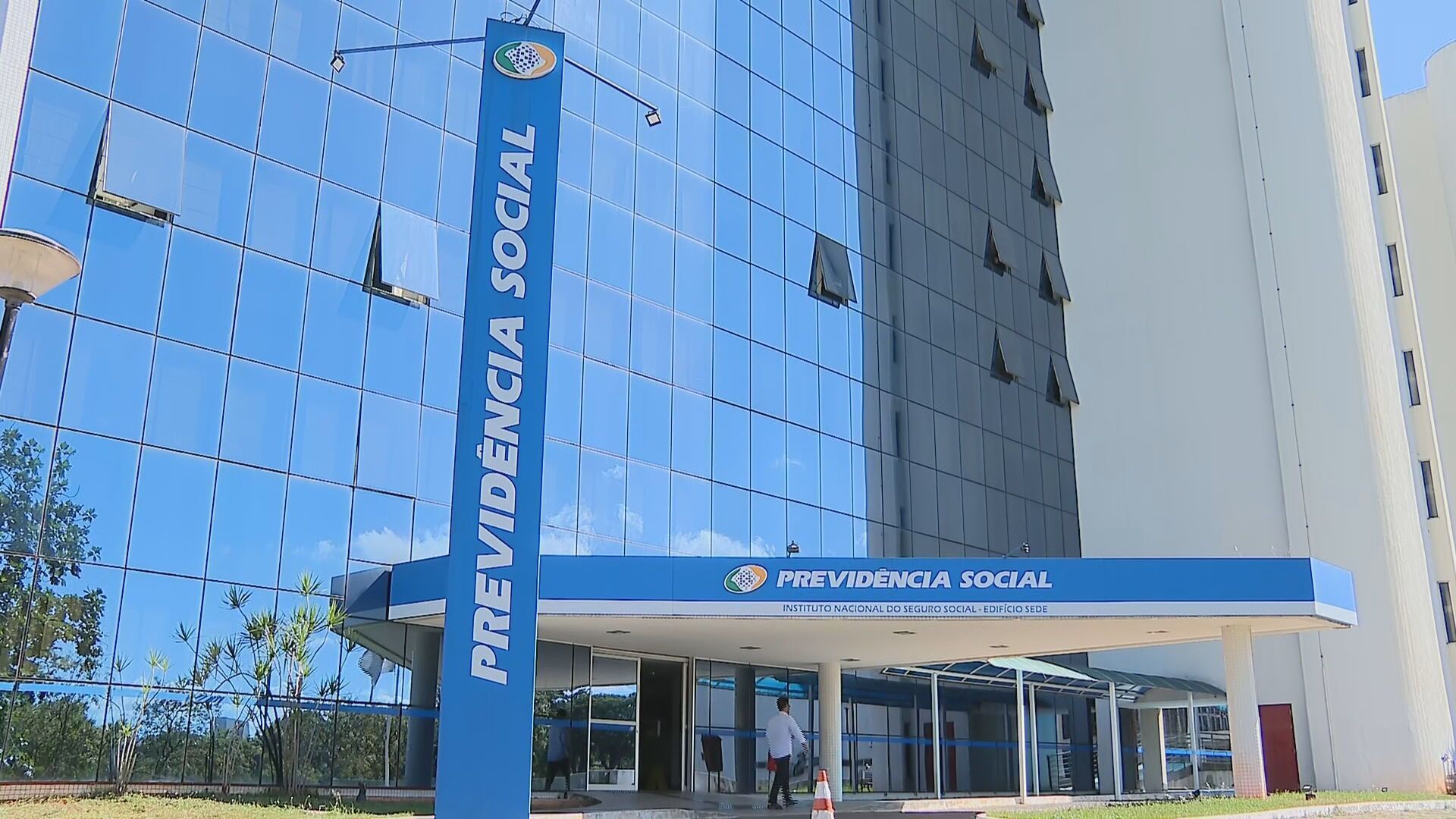 Contestações de descontos do INSS superam 2 milhões, afirma presidente