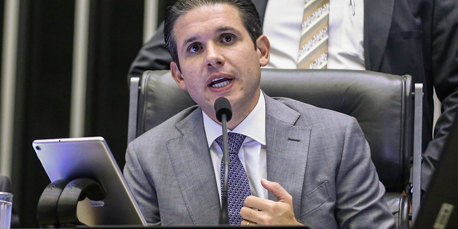 Motta diz que decisão sobre aumento do IOF sai ainda hoje