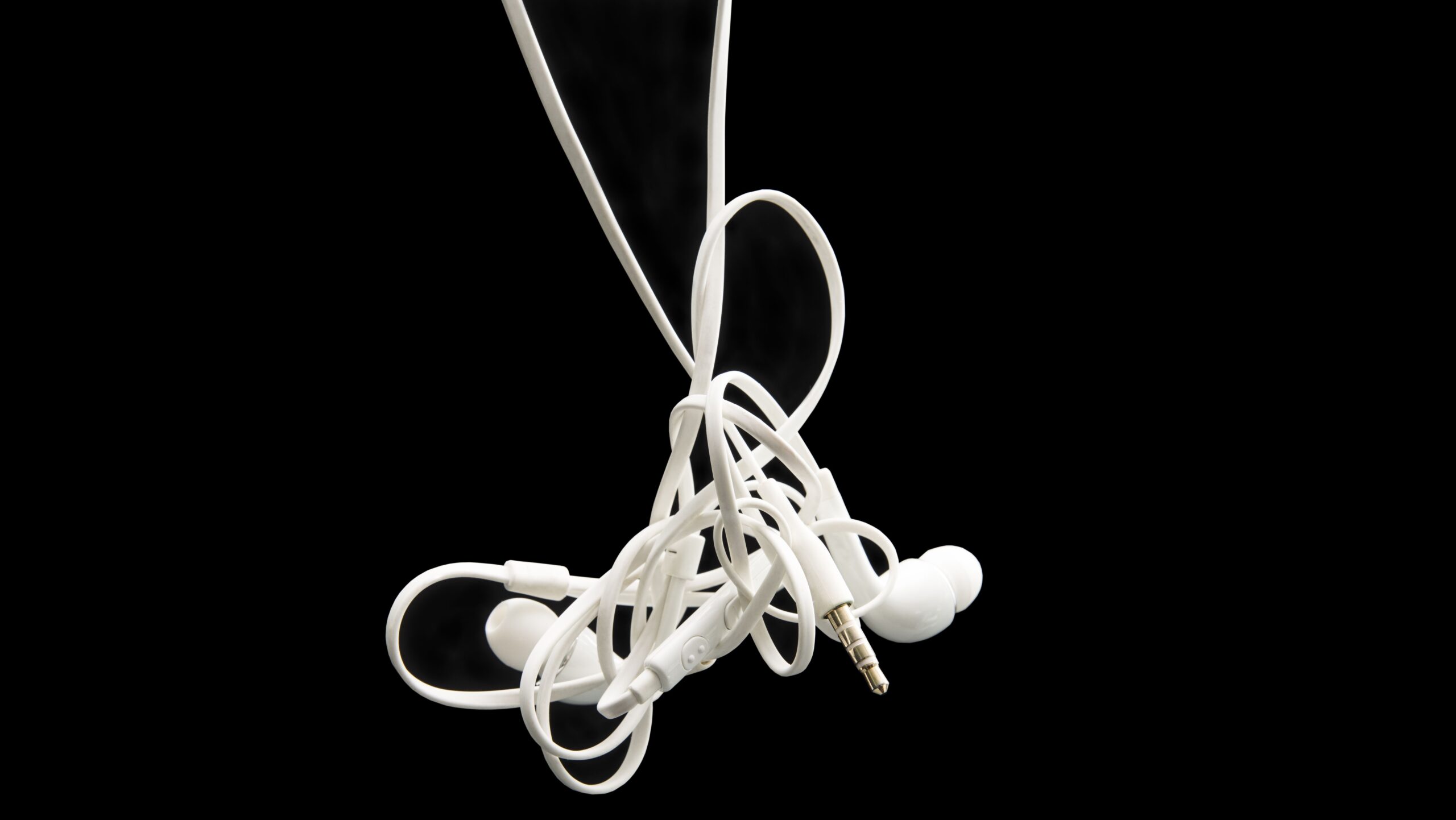 Entenda como evitar que o fio do fone de ouvido vire um emaranhado