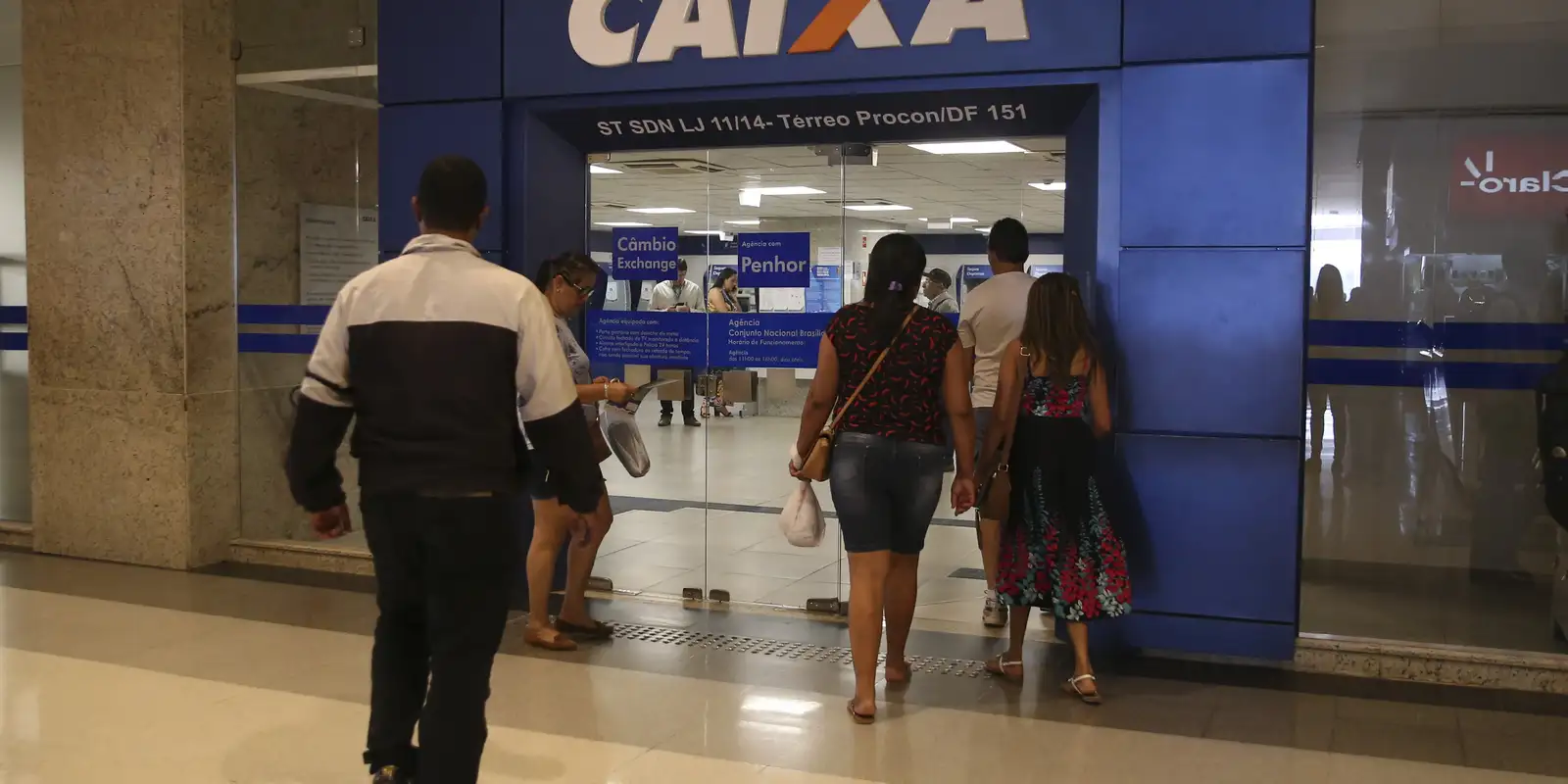 Caixa libera abono salarial para nascidos em maio e junho