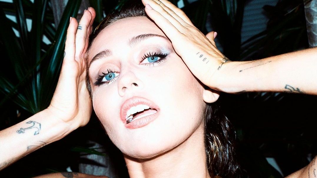 Miley Cyrus fala sobre incêndio que destruiu sua mansão em Malibu: “Bênção“