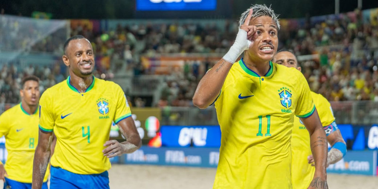 De forma dramática, Brasil vence Itália no Mundial de futebol de praia