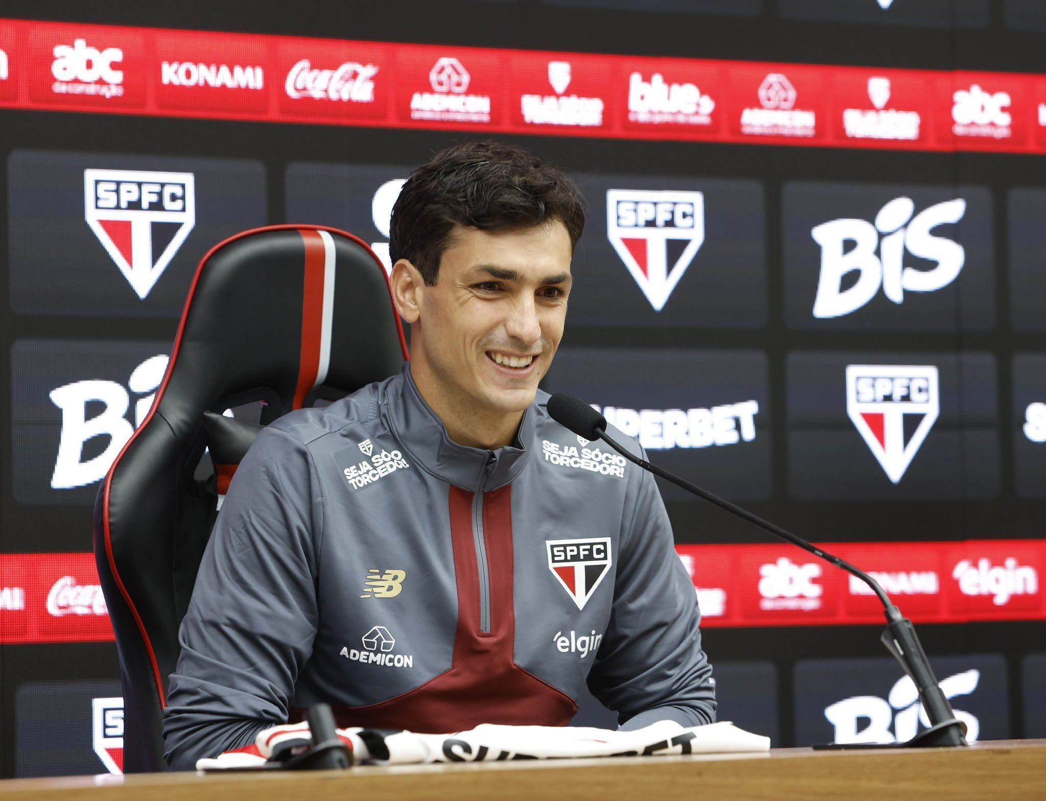 São Paulo: Dinenno é apresentado e revela conversa com Zubeldía