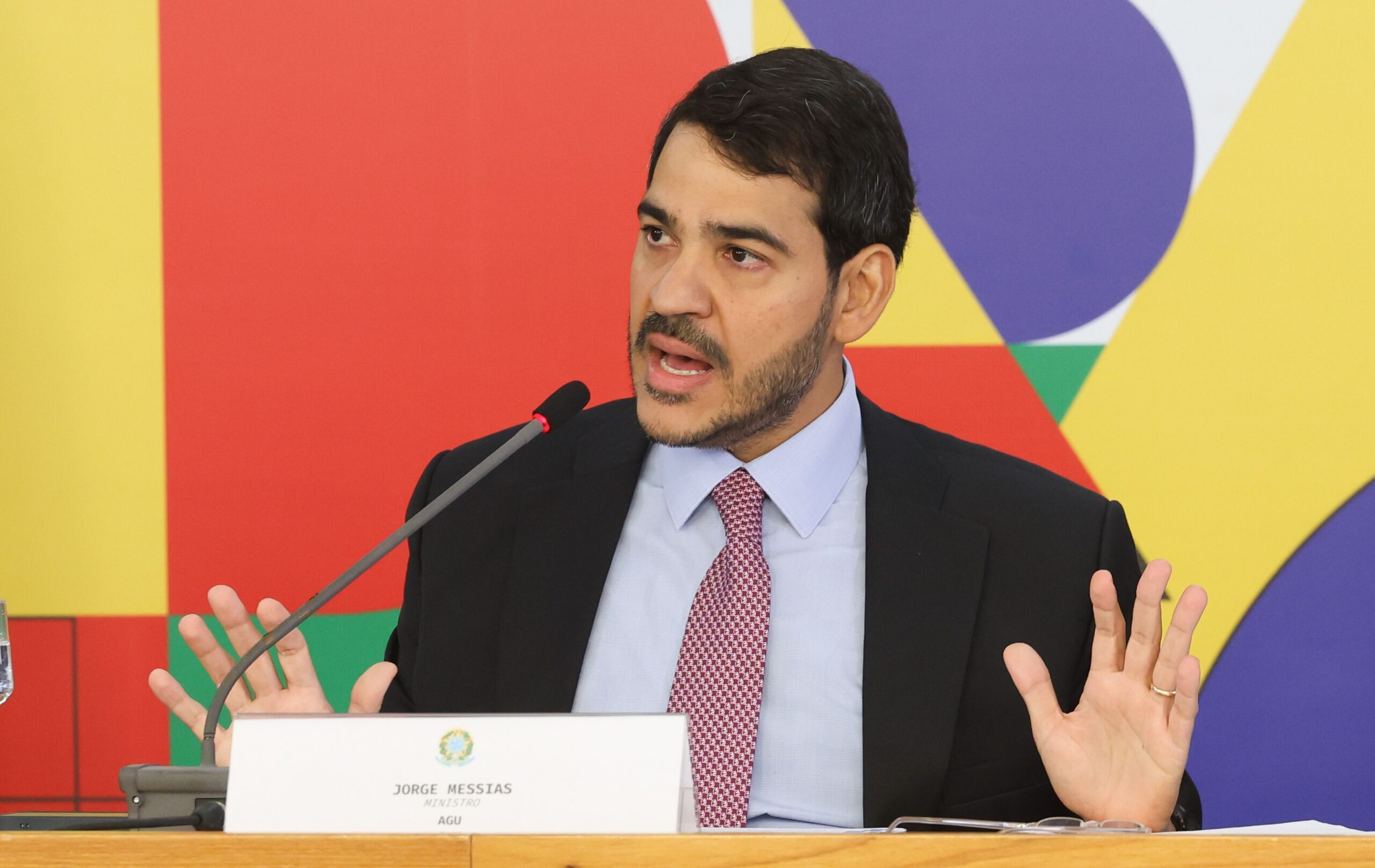 Ministro da AGU rebate crítica de governadores sobre tarifas de Trump