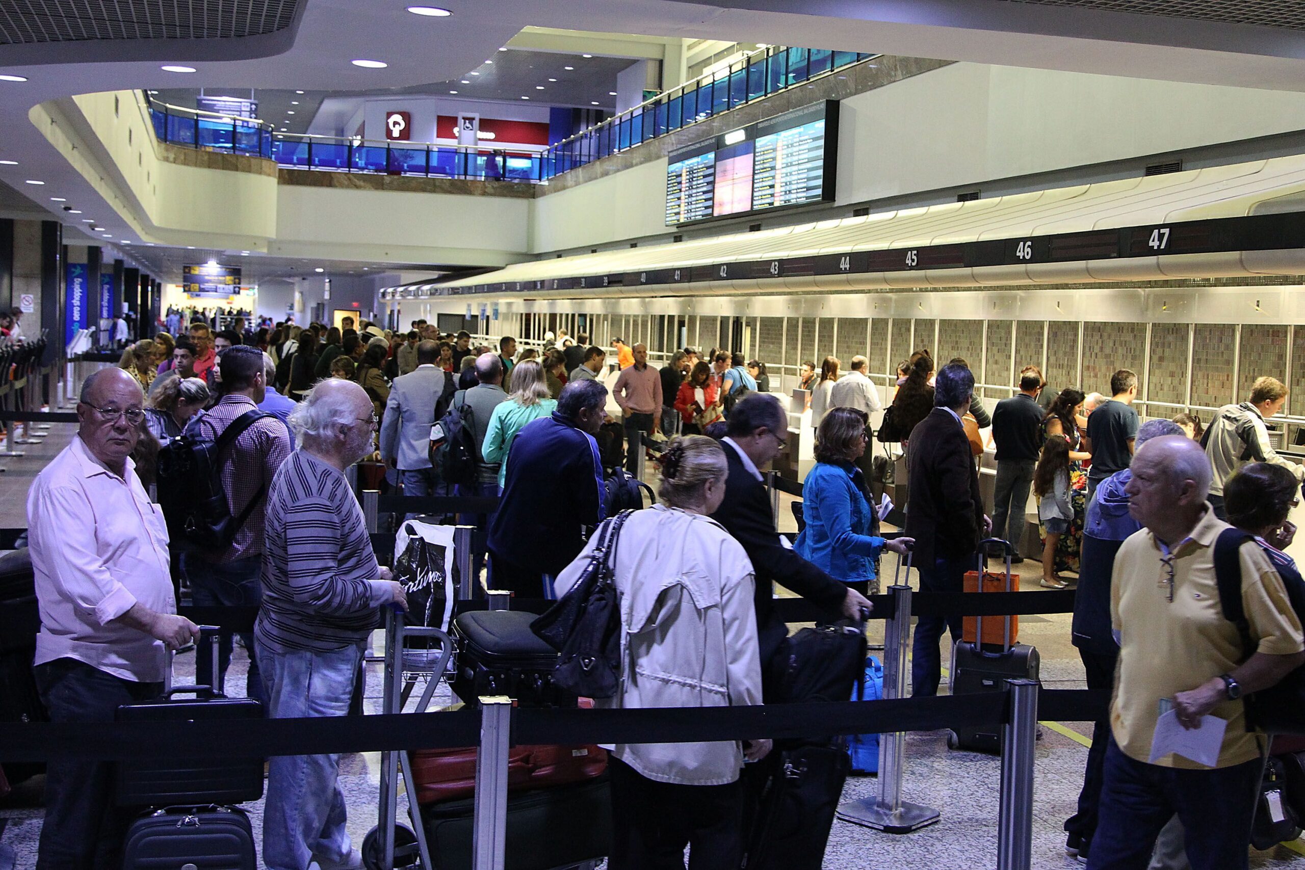 Nevoeiro causa suspensão de pousos e decolagens no Aeroporto Salgado Filho