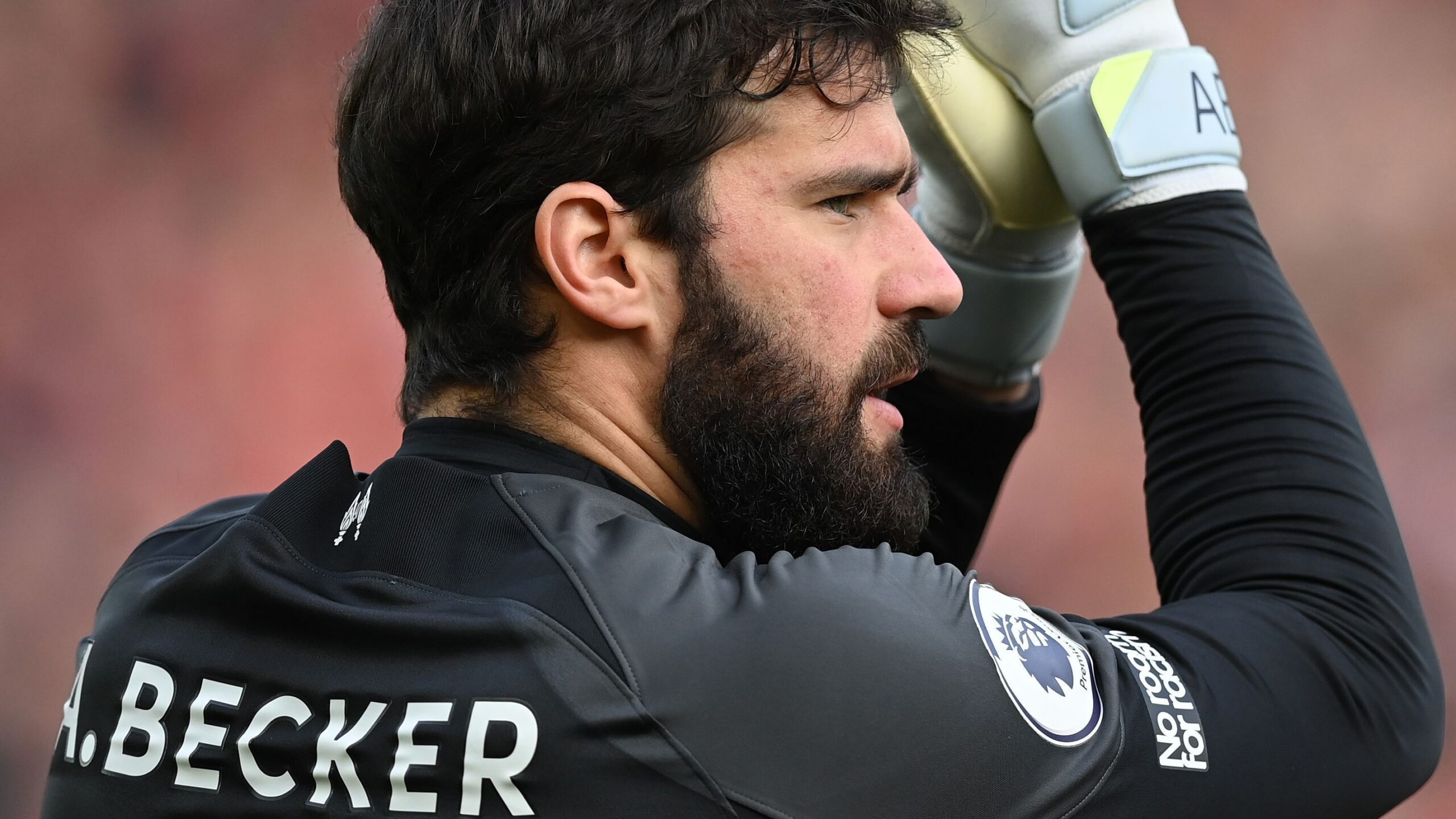 Alisson deixa pré-temporada do Liverpool no Japão por motivos pessoais