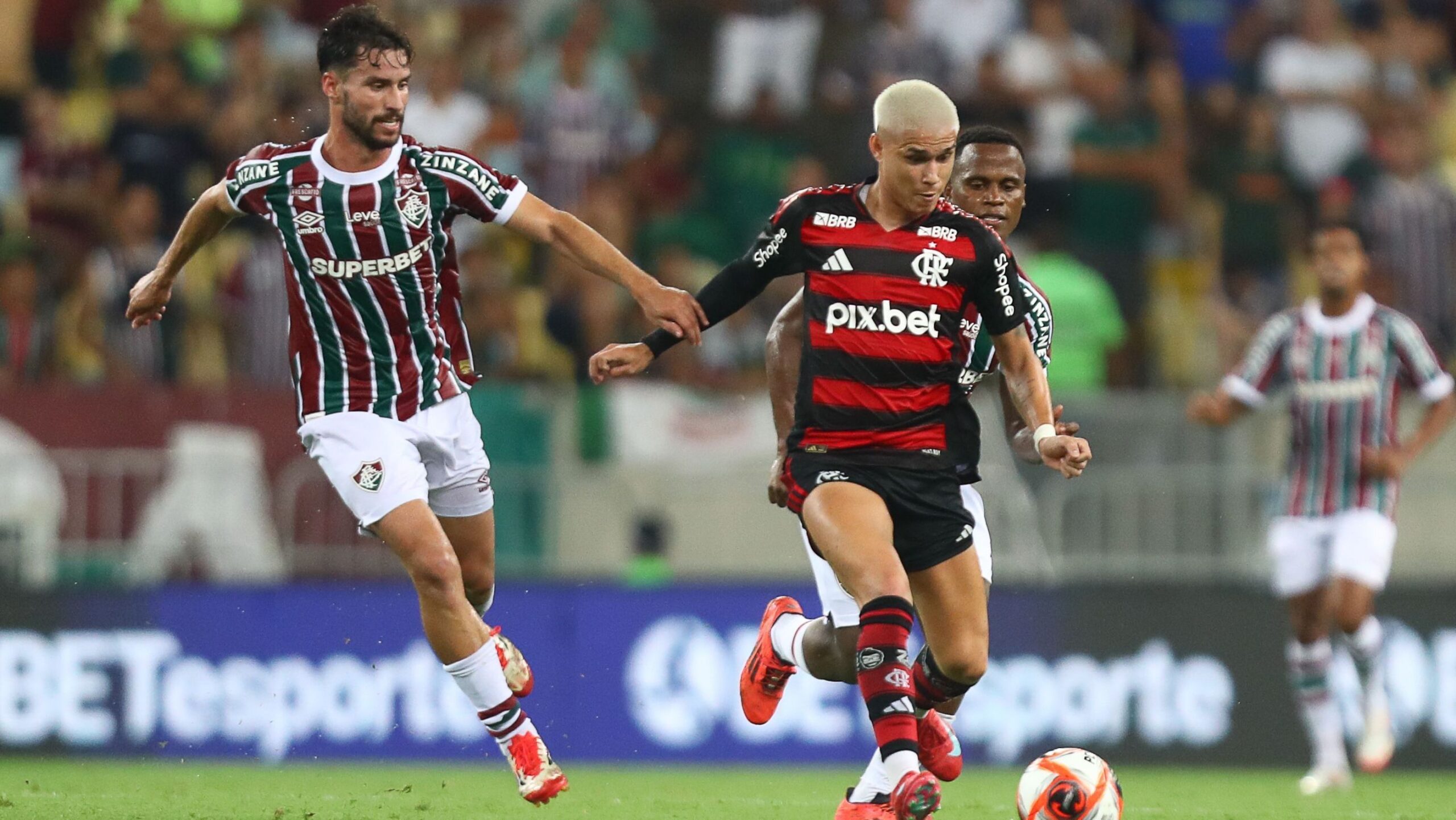 Flamengo x Fluminense: escalações e onde assistir ao jogo do Brasileirão