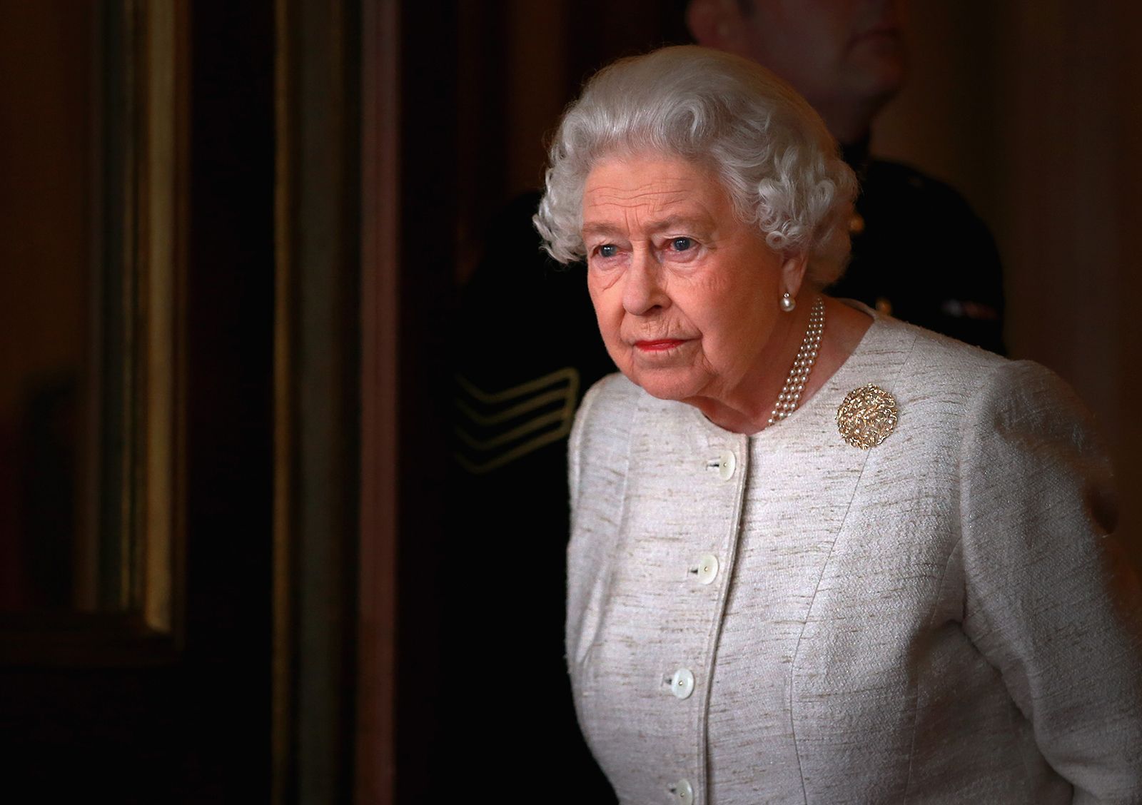 Exposição em Londres revela segredos dos looks da rainha Elizabeth II