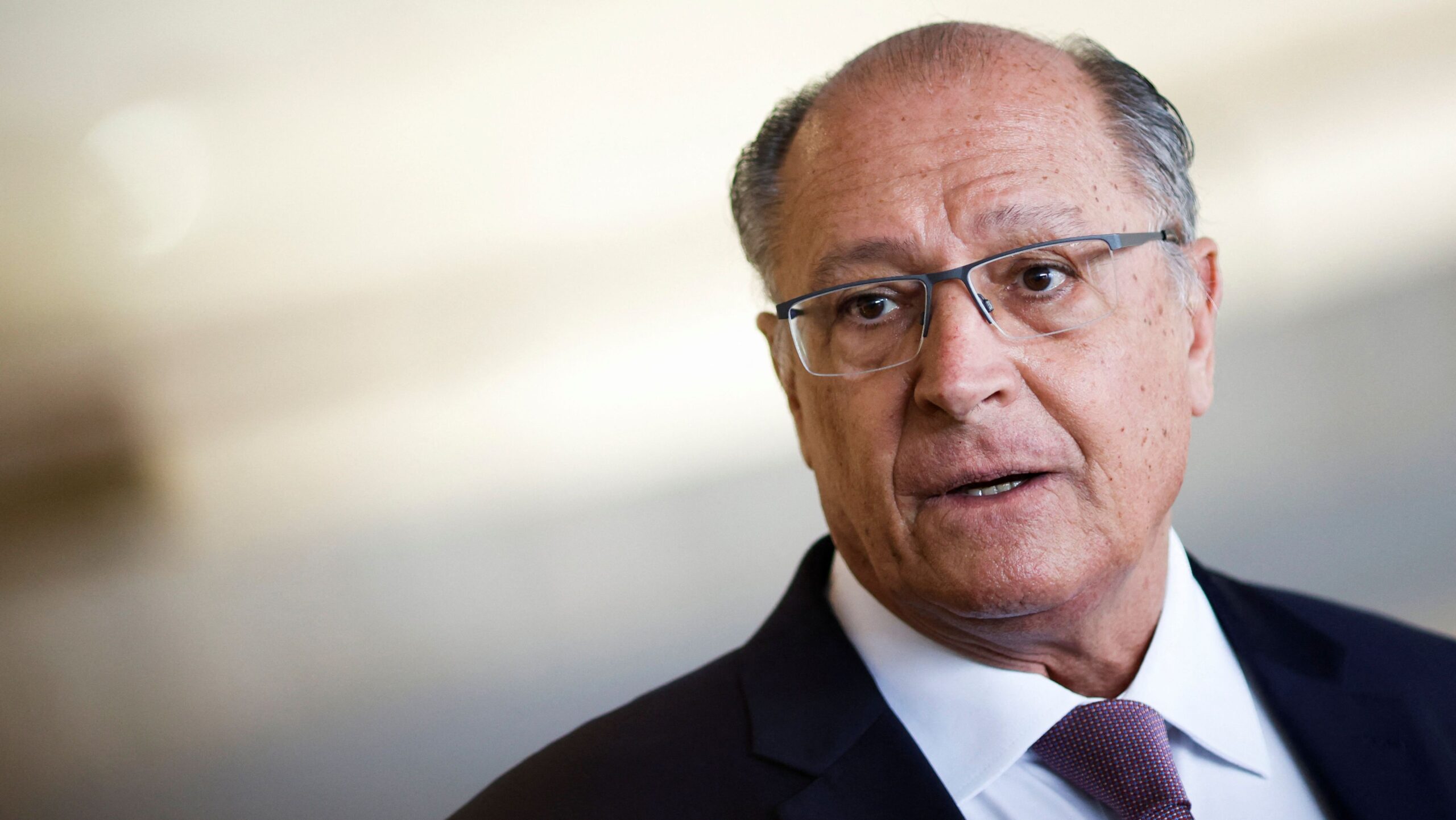 Governo pode pedir prazo maior a Trump para início da tarifa, diz Alckmin