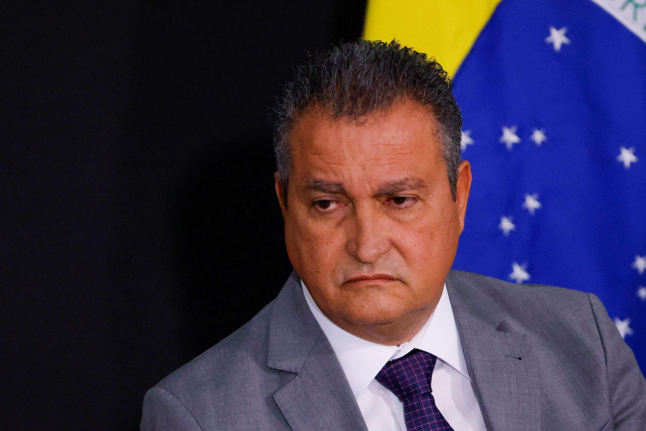 “Parece filme de sequestradores”, diz Costa sobre família Bolsonaro
