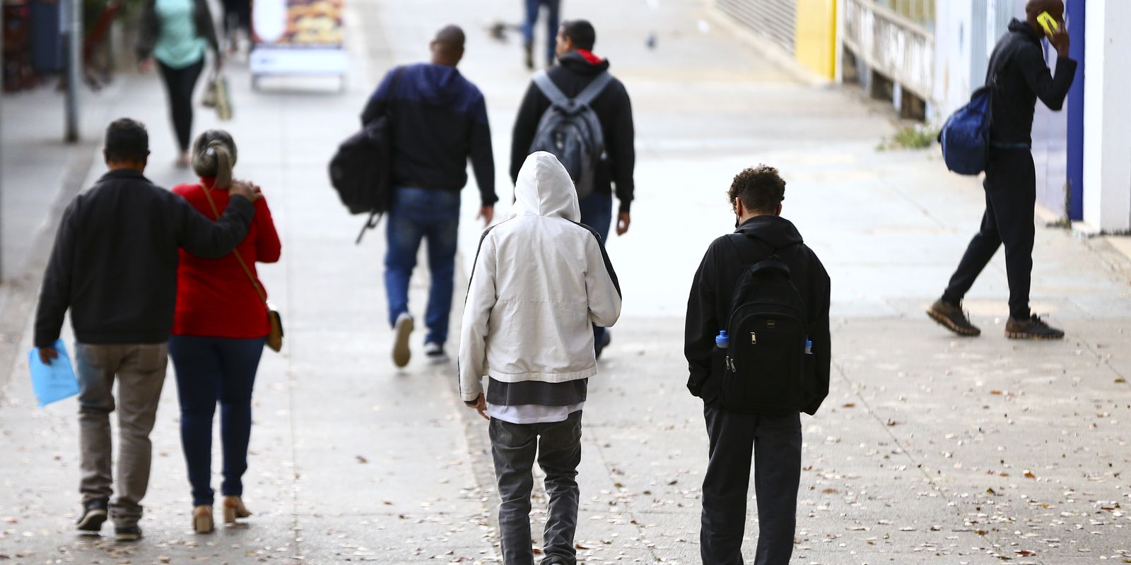 Sul e Sudeste começam semana com frio; alerta de seca no Centro-Oeste