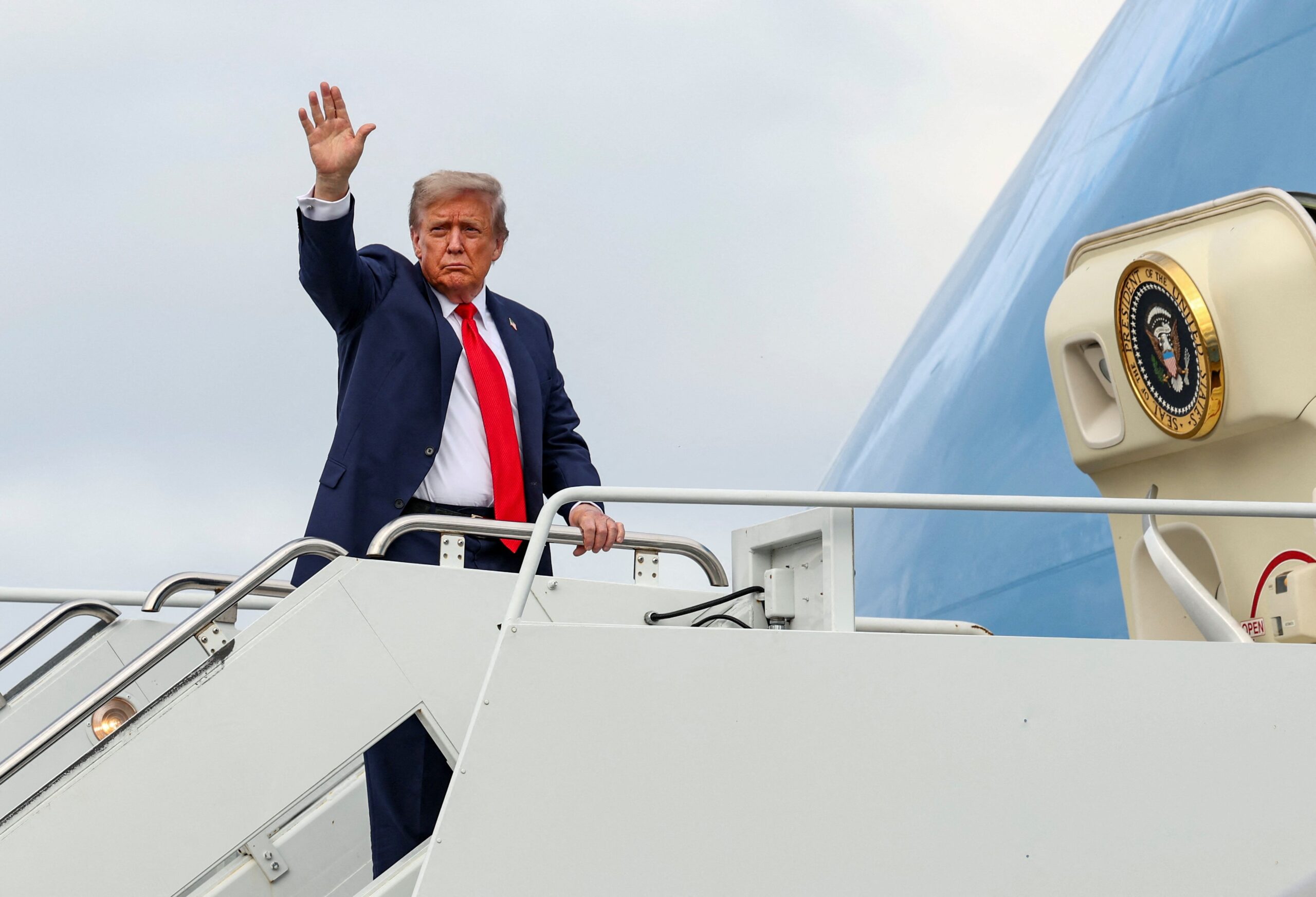 Trump diz preferir que Putin e Zelensky se reúnam sem a presença dele
