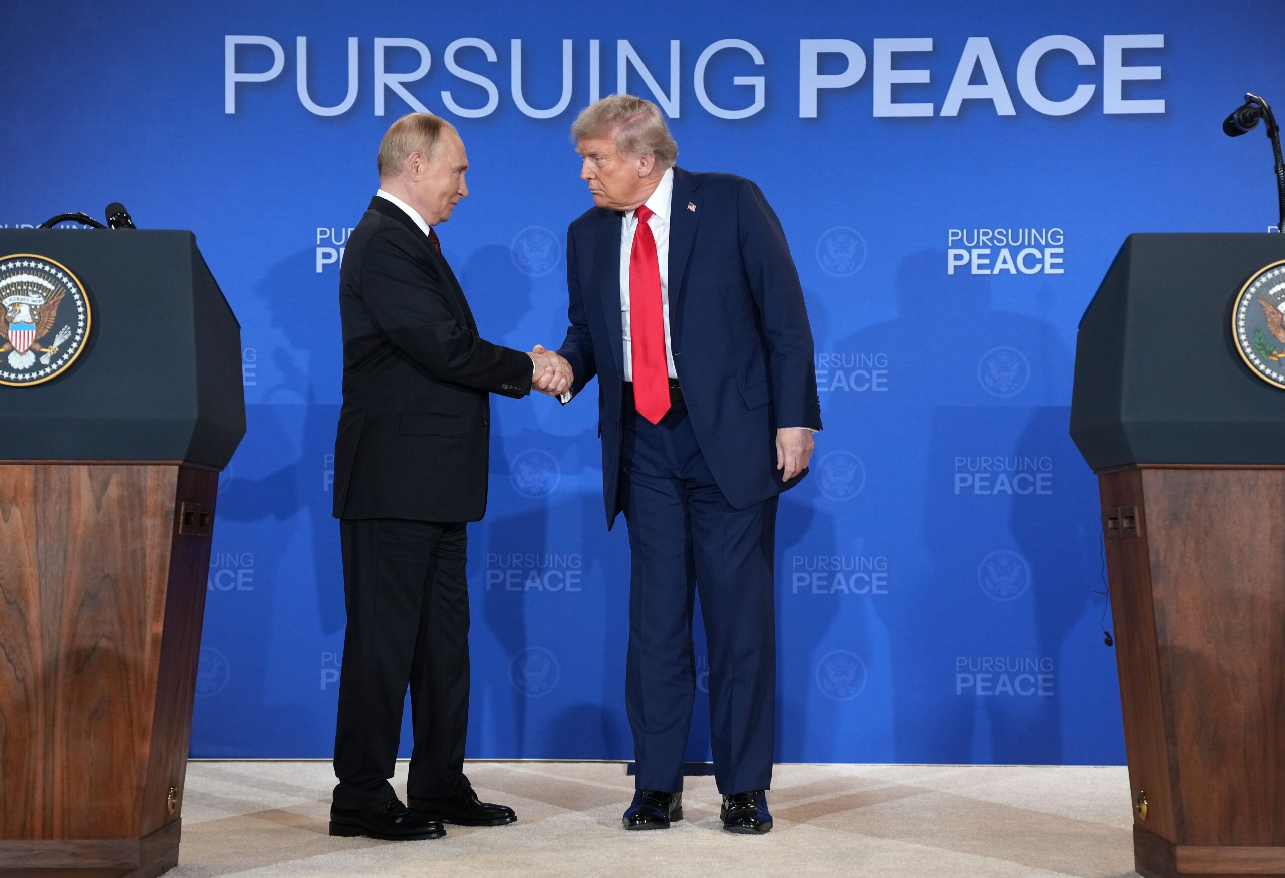 Líderes europeus pedem negociações entre Trump e Zelensky