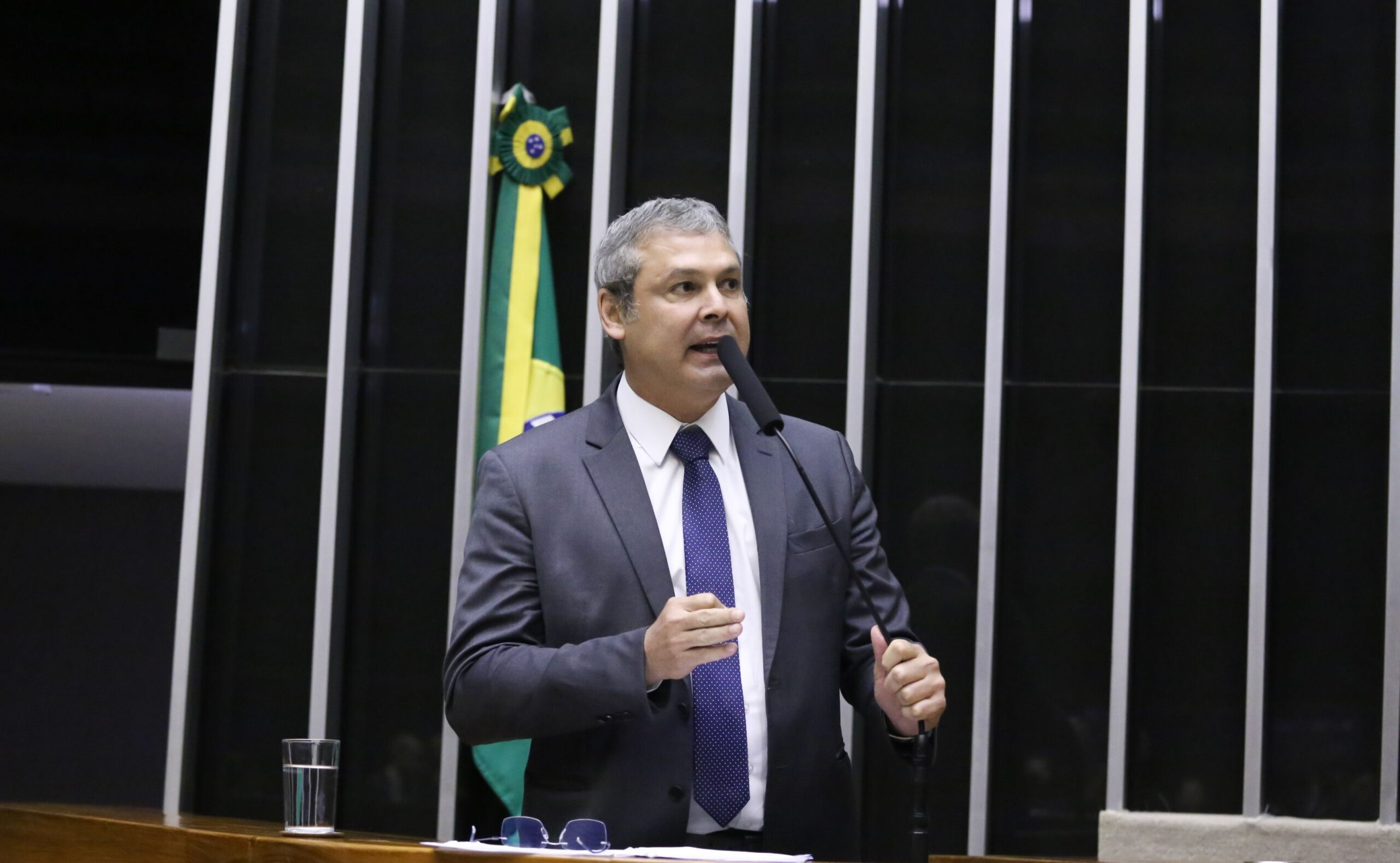 Líder do PT aciona PGR contra deputados que ocuparam plenário