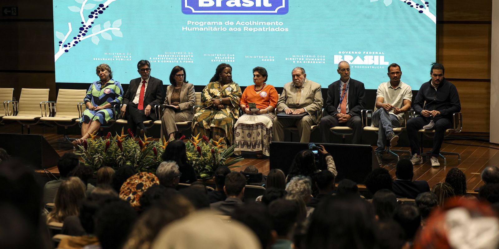 Governo lança programa de acolhimento a repatriados e deportados