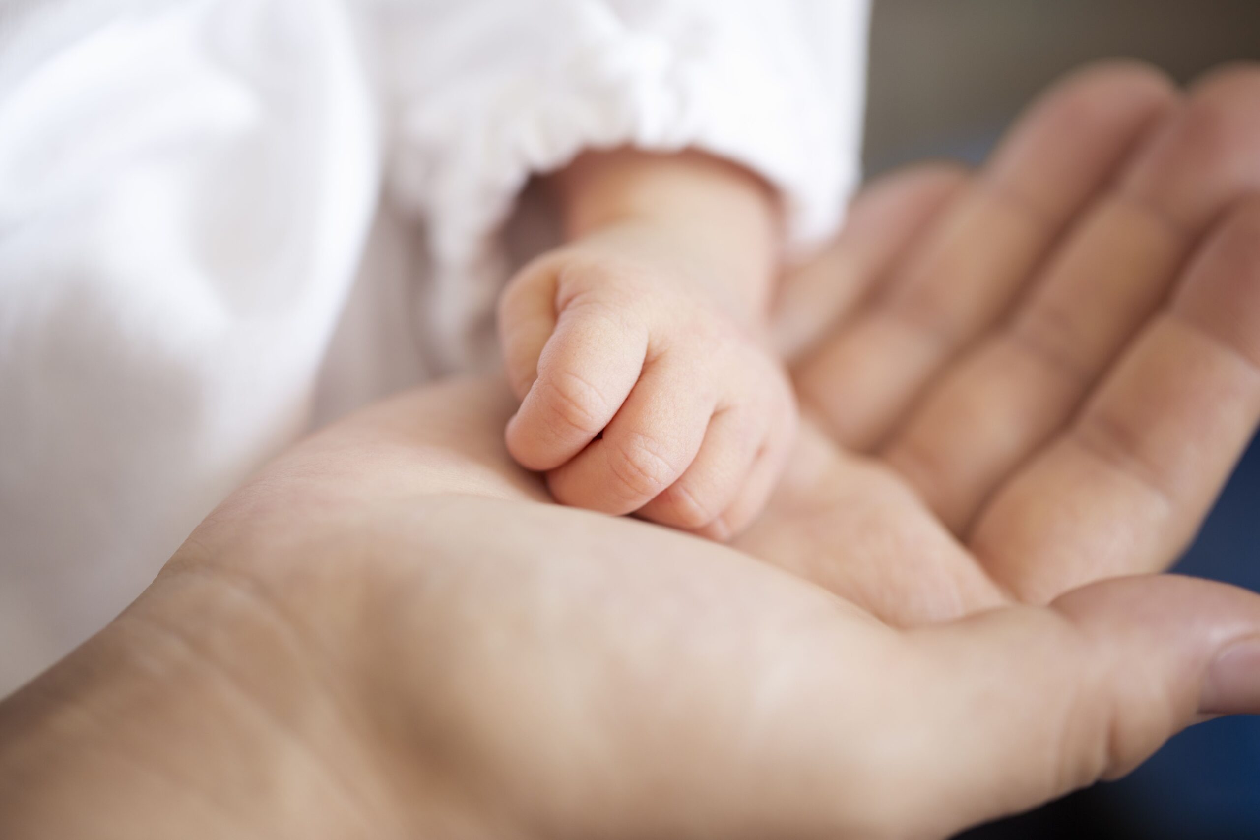 Do choro ao consolo: o que mudou nos cuidados com bebês ao longo dos anos