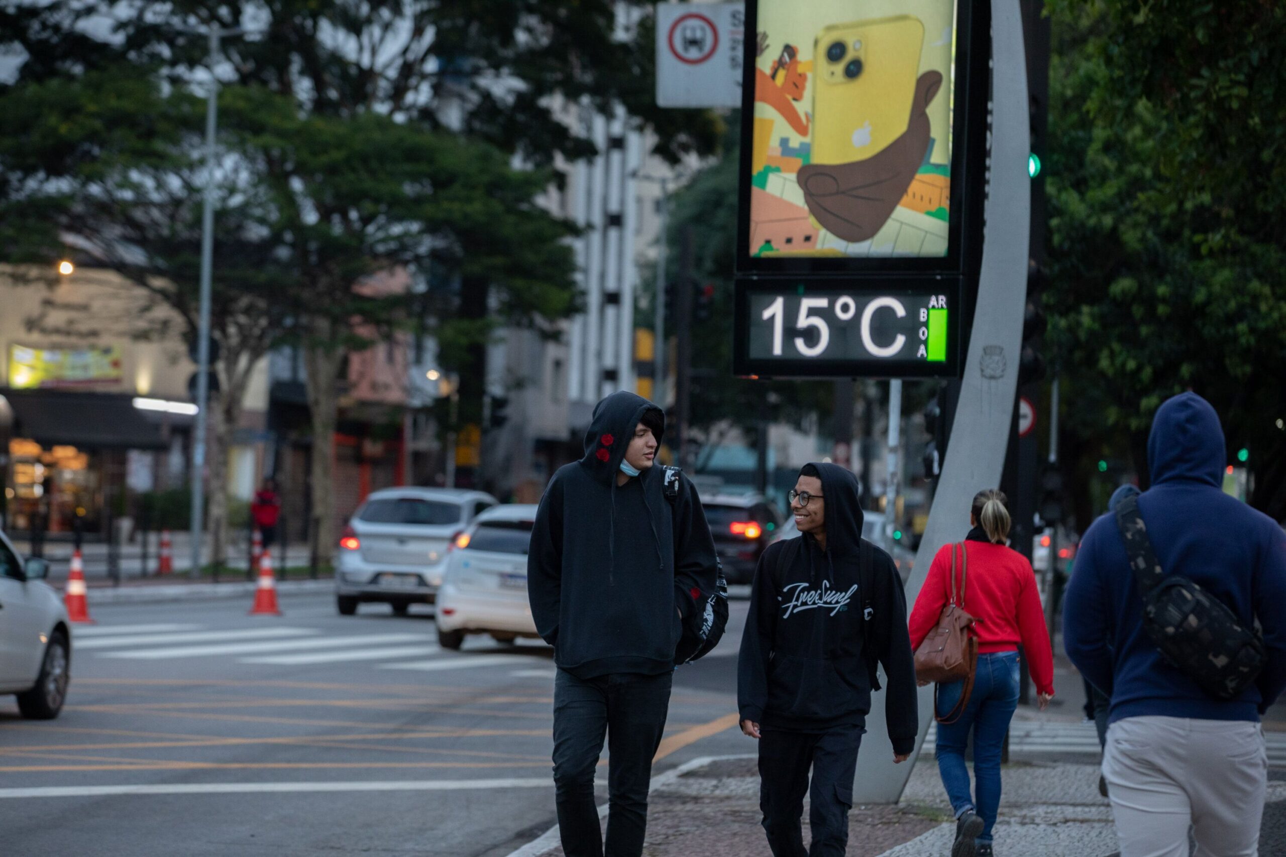 Frente fria encerra veranico e muda clima a partir desta terça (26)