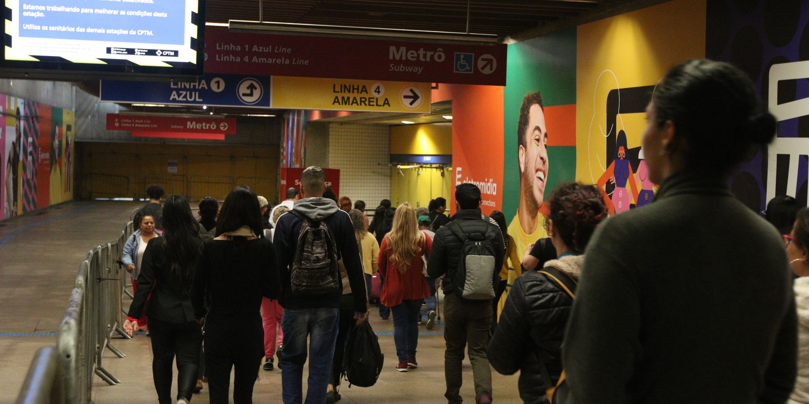 Falha em trem da CPTM lota estações em São Paulo nesta segunda 