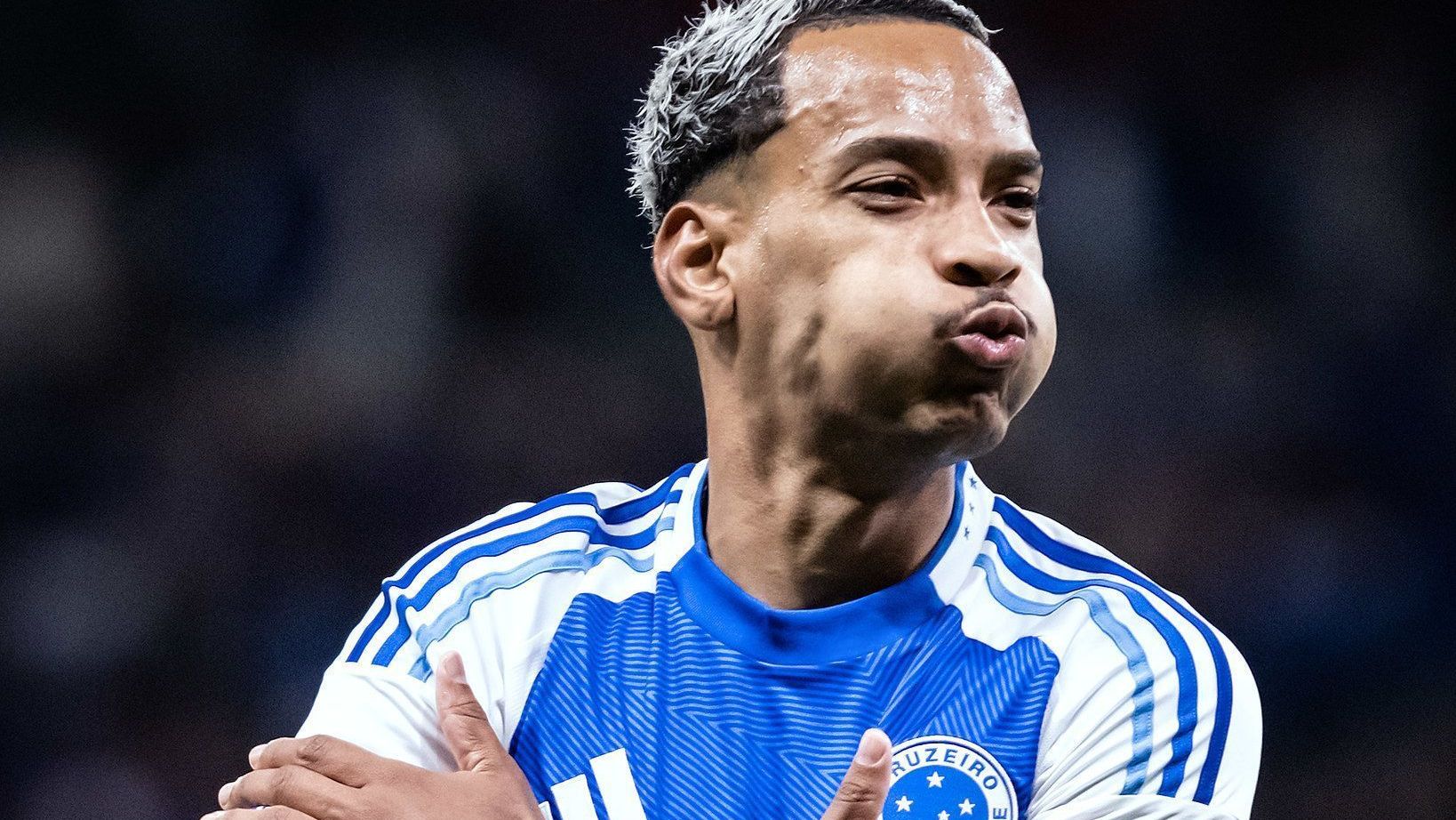 Cruzeiro vence o São Paulo e pula para vice-liderança do Brasileiro