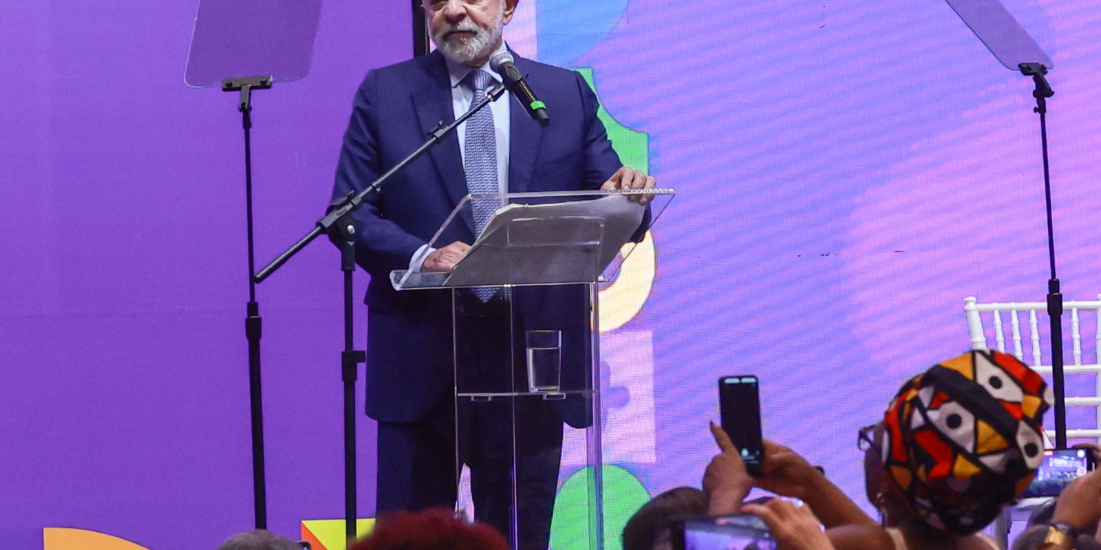 Lula abre conferência e sanciona ampliação da licença-maternidade