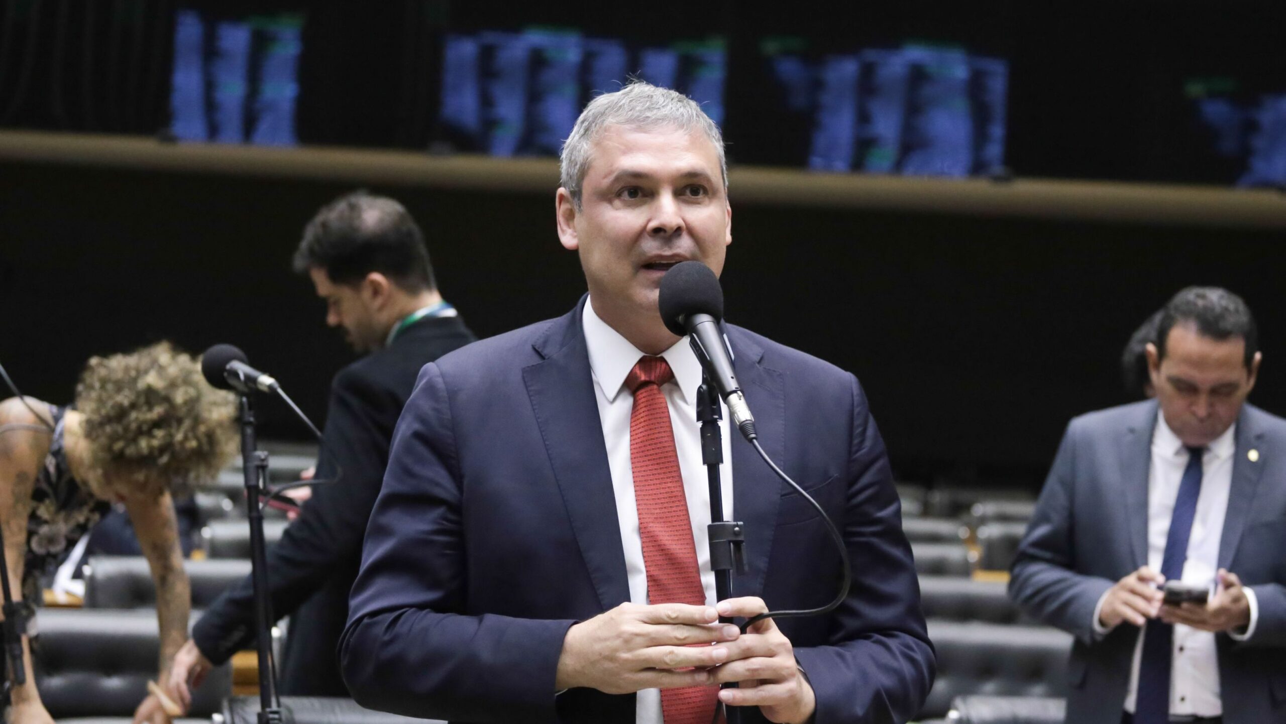 Lindbergh diz que governistas ficaram surpresos com voto de Fux